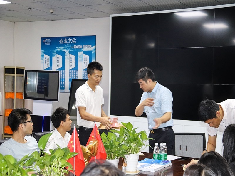 华邦瀛季度奖金发放完毕，收获与付出是成正比的！