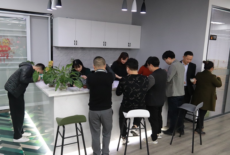 冬至汤圆饺子情，华邦瀛温暖一家亲